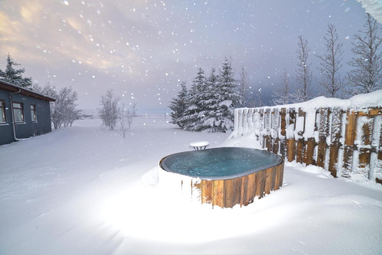 Borealis Hotel Ulfljotsvatn ภายนอก รูปภาพ