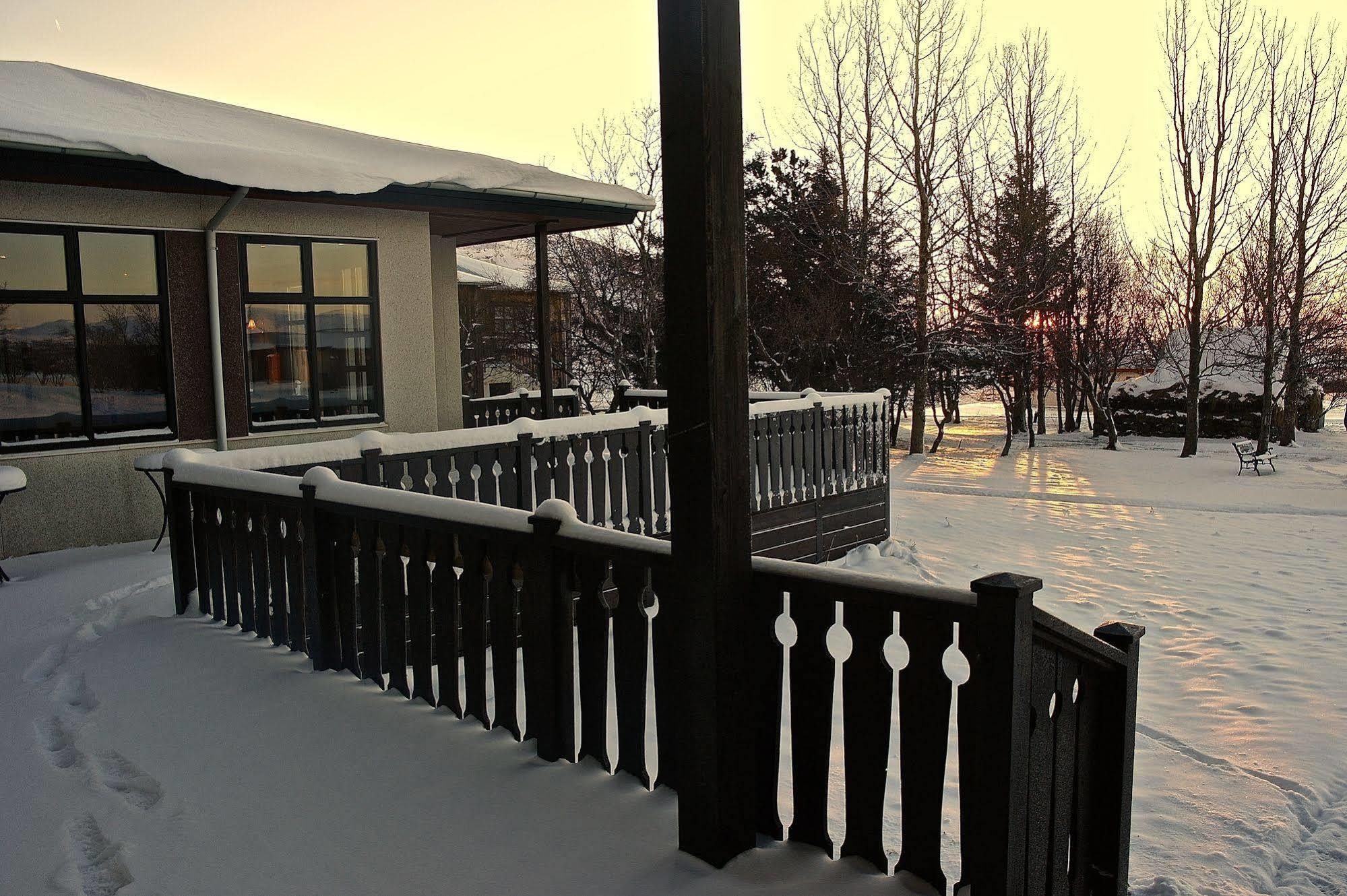 Borealis Hotel Ulfljotsvatn ภายนอก รูปภาพ